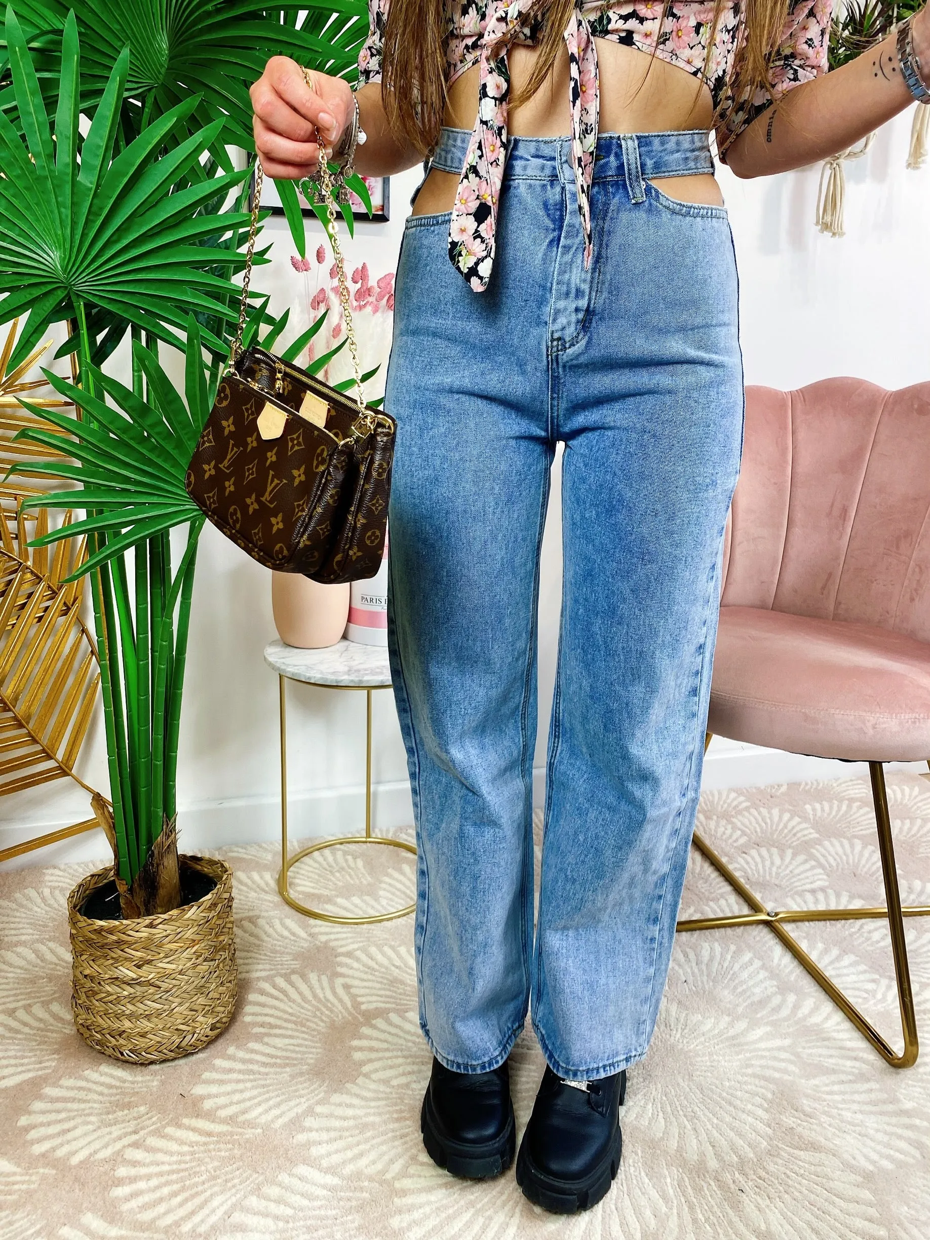 Jeans con spacchi superiori