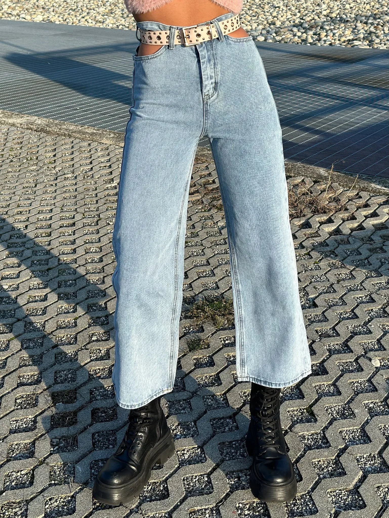 Jeans con spacchi superiori