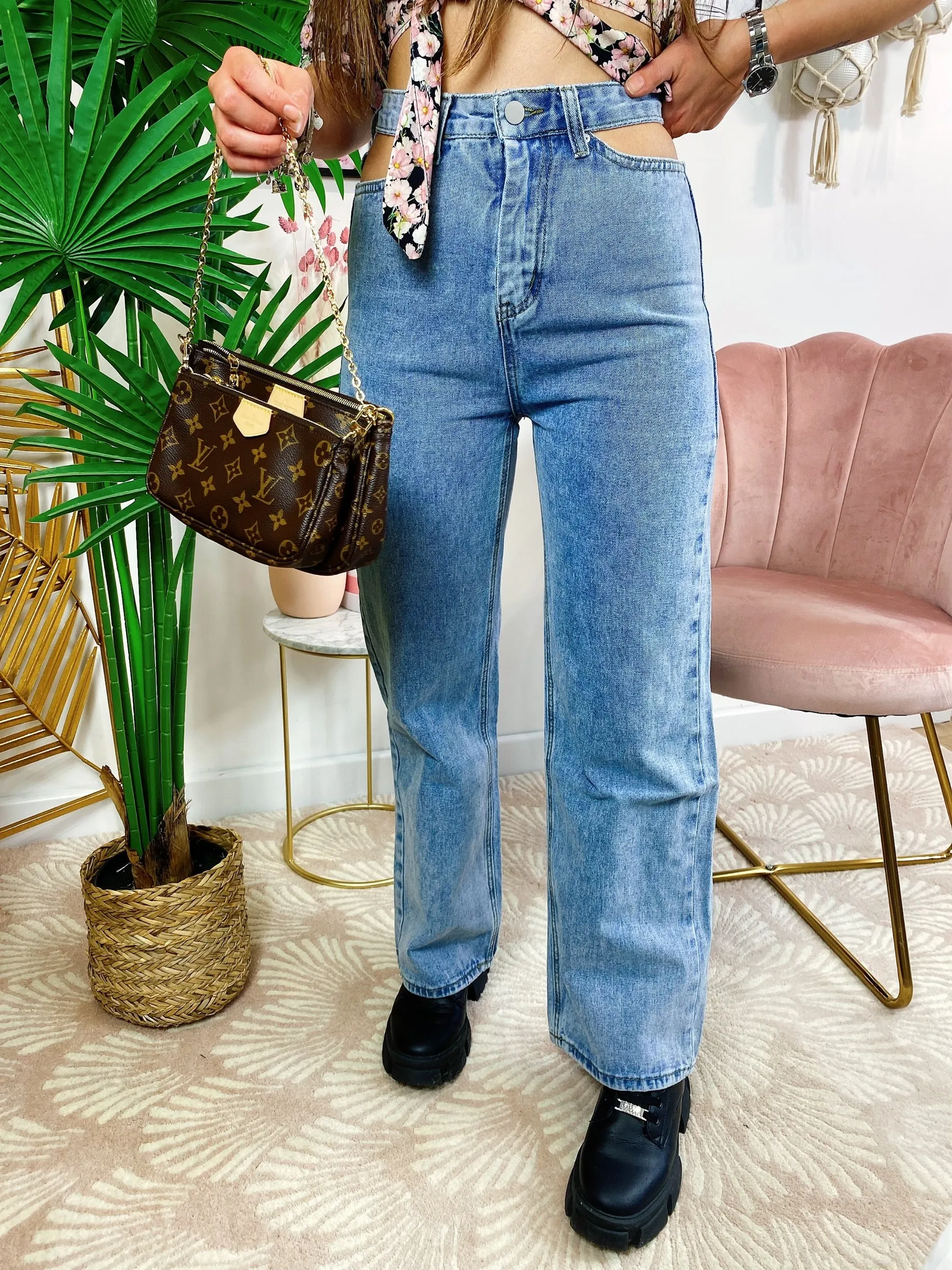 Jeans con spacchi superiori